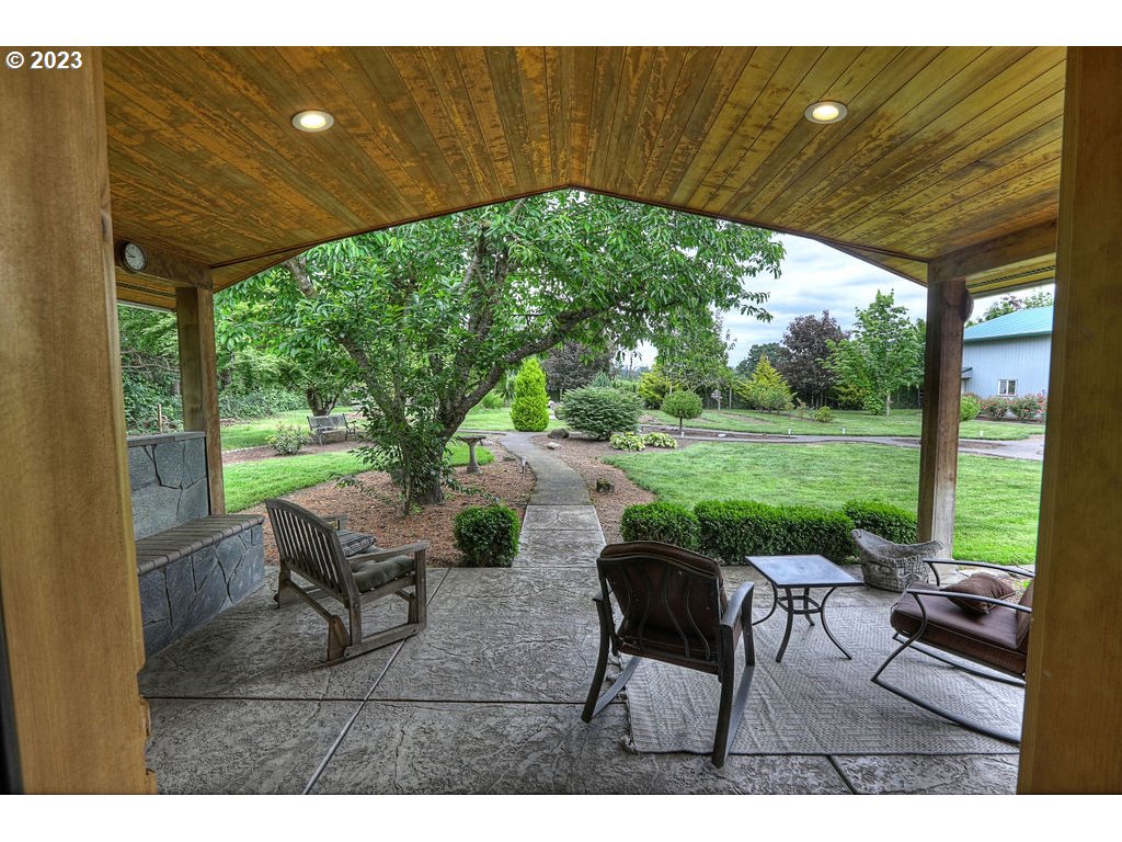 9625 South Barnards Road Canby, OR 97013 - Photo 23 of 39 a backyard of a house with outdoor seating