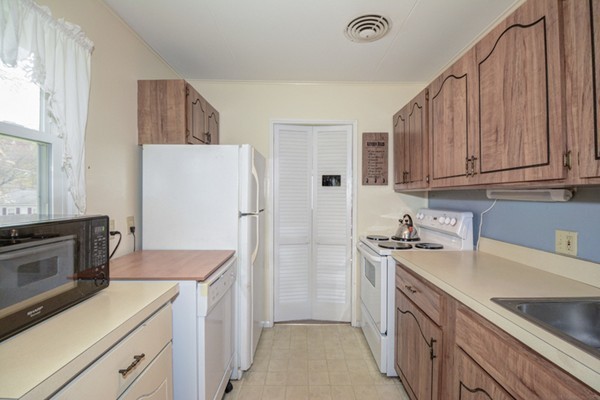 43 Westbrook Road Northborough, MA 01532 - Photo 8 of 23 Gallery Image 8