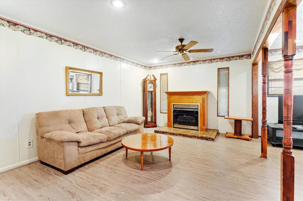 3472 Desvoignes Road Denison, TX 75021 - Photo 5 of 27 Furnishings do not convey