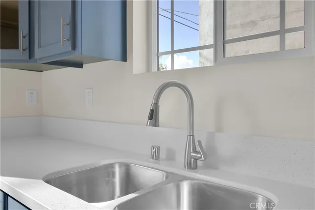a close view of sink and tap
