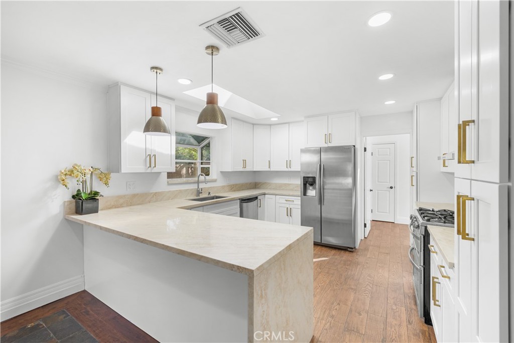 26096 Adamor Road Calabasas, CA 91302 - Photo 21 of 61 Very bright kitchen with 8' breakfast bar, pendant lights, recessed LED lights, and skylight.