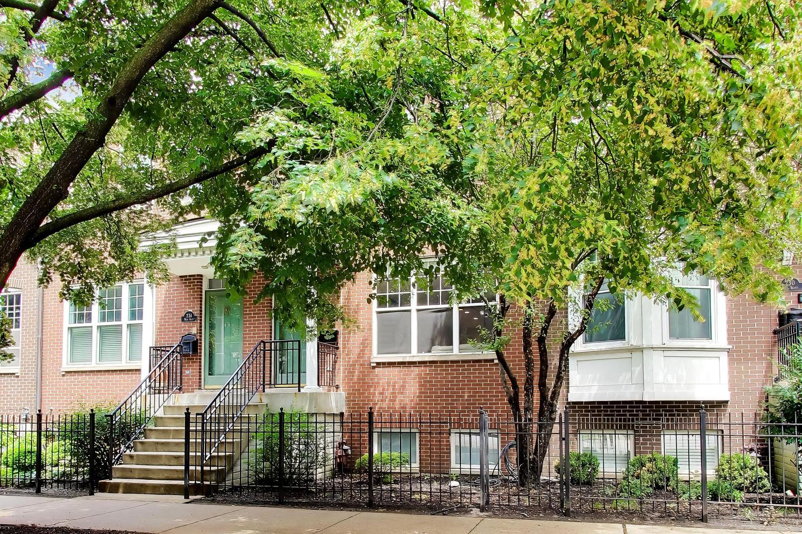 232 West Scott Street Chicago, IL 60610 - Photo 2 of 39 a front view of a house with a tree