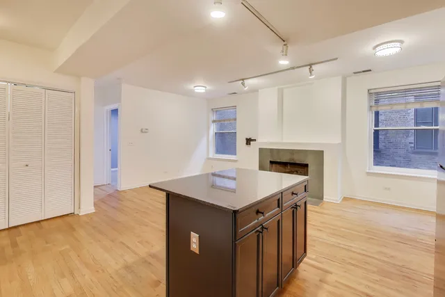 $265,000 | 1636 West Melrose Street, Unit 203, Chicago, IL 60657