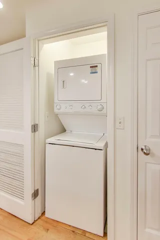 $265,000 | 1636 West Melrose Street, Unit 203, Chicago, IL 60657