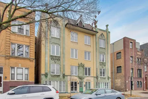 $249,900 | 1636 West Melrose Street, Unit 203, Chicago, IL 60657