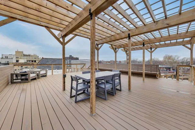 $265,000 | 1636 West Melrose Street, Unit 203, Chicago, IL 60657