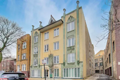 $249,900 | 1636 West Melrose Street, Unit 203, Chicago, IL 60657