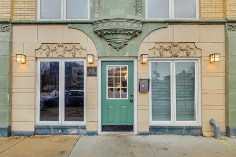 $249,900 | 1636 West Melrose Street, Unit 203, Chicago, IL 60657