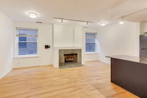 $249,900 | 1636 West Melrose Street, Unit 203, Chicago, IL 60657