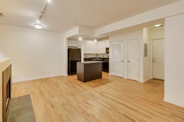 $265,000 | 1636 West Melrose Street, Unit 203, Chicago, IL 60657