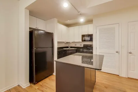 $249,900 | 1636 West Melrose Street, Unit 203, Chicago, IL 60657