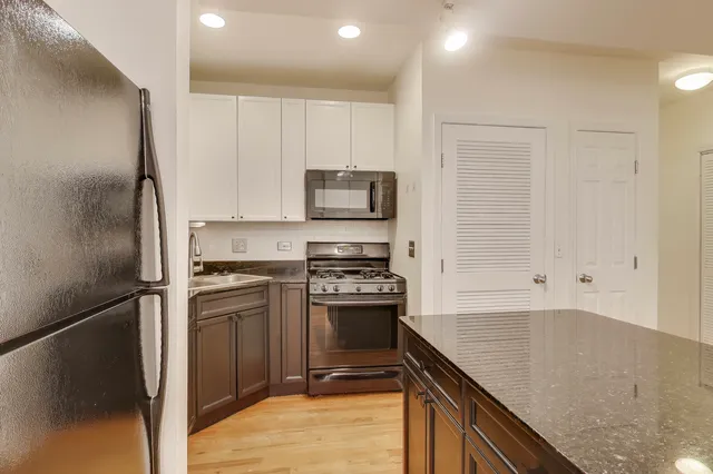 $265,000 | 1636 West Melrose Street, Unit 203, Chicago, IL 60657