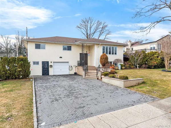 $1,568,000 | 55 Executive Drive, Manhasset Hills, NY 11040