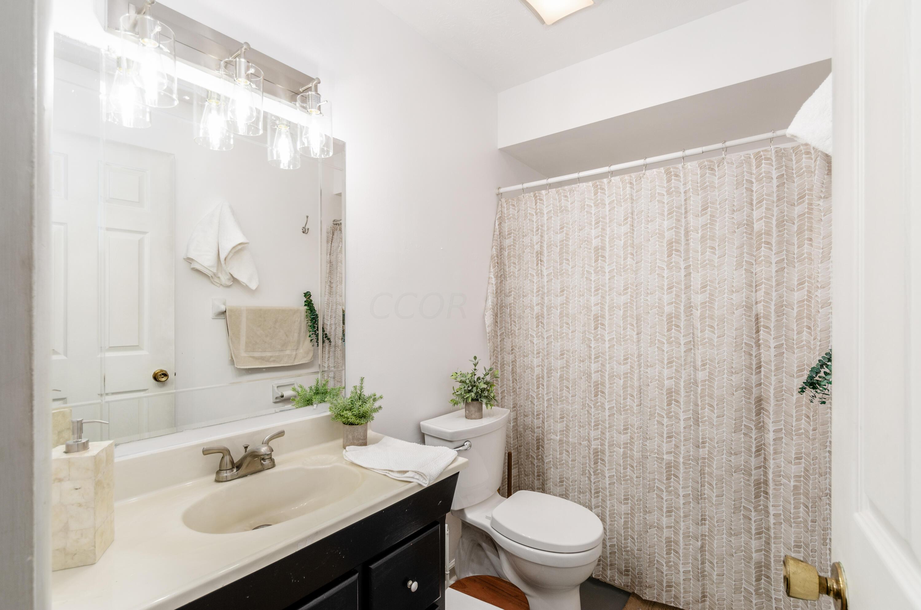 5560 Linworth Road Columbus, OH 43235 - Photo 22 of 37 K_5560_Linworth_Rd057