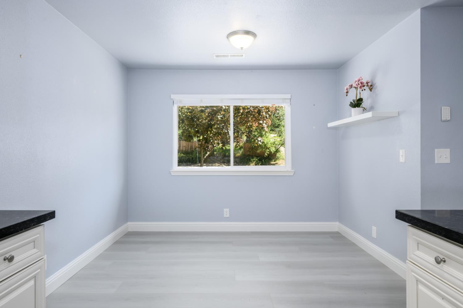 2873 Anderson Way Placerville, CA 95667 - Photo 12 of 24 an empty room with a window