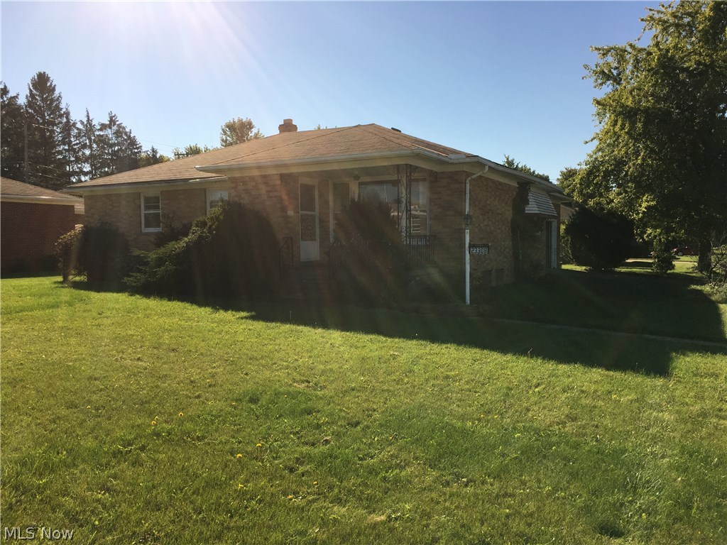 23308 Emery Road Cleveland, OH 44128 - Photo 3 of 20