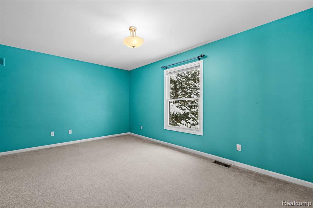 3904 Kaeleaf Road Lake Orion, MI 48360 - Photo 40 of 66