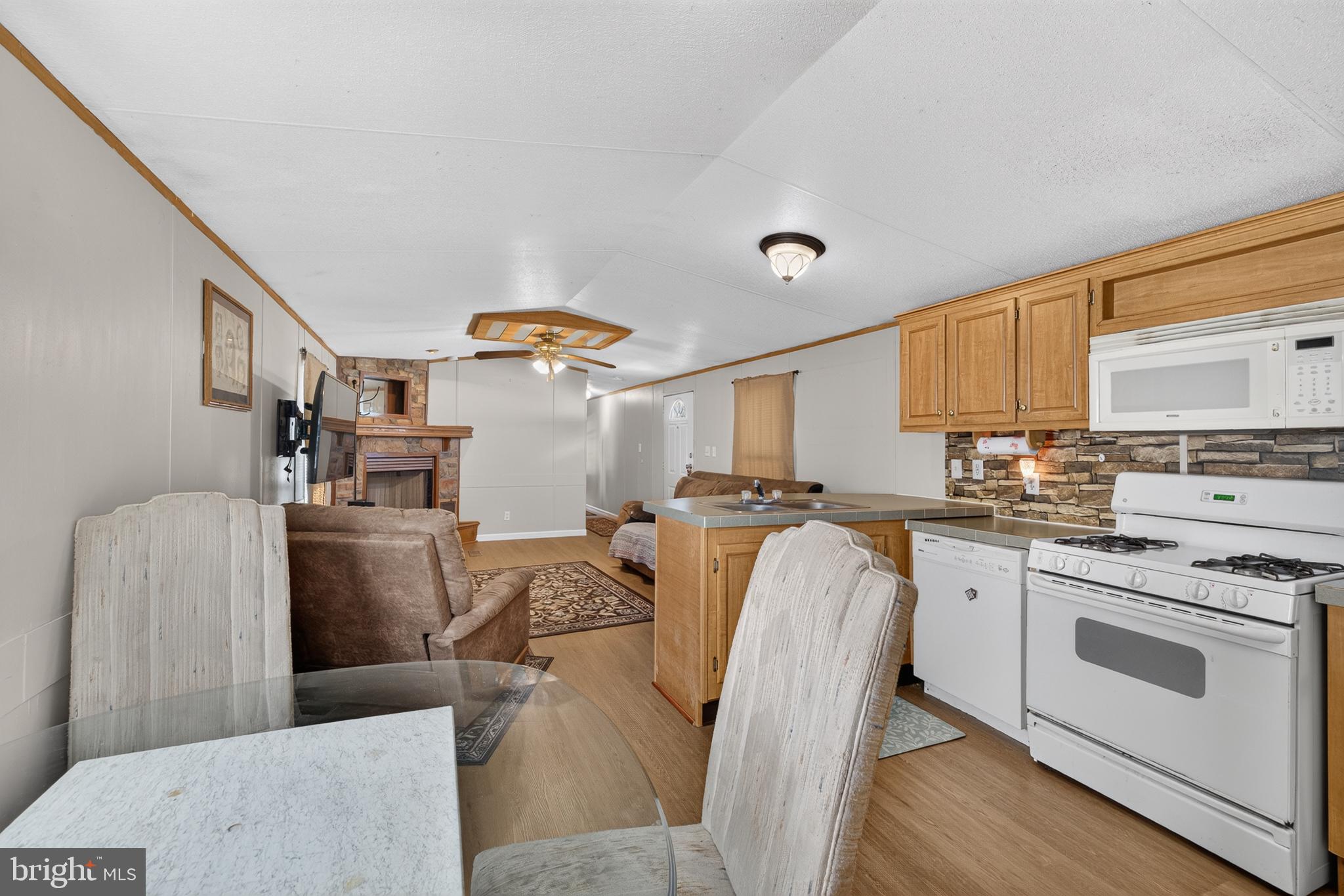 8 West Reybold Drive, Unit 8 Middletown, DE 19709 - Photo 7 of 30 Cozy open-concept living space.