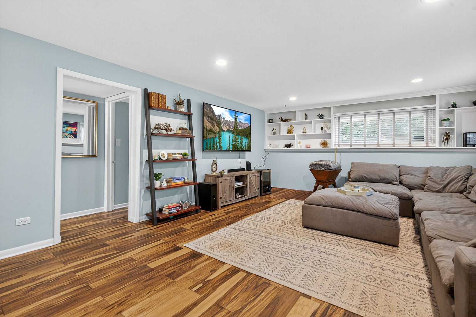 185 North Happ Road Northfield, IL 60093 - Photo 22 of 38 a living room with furniture and a flat screen tv
