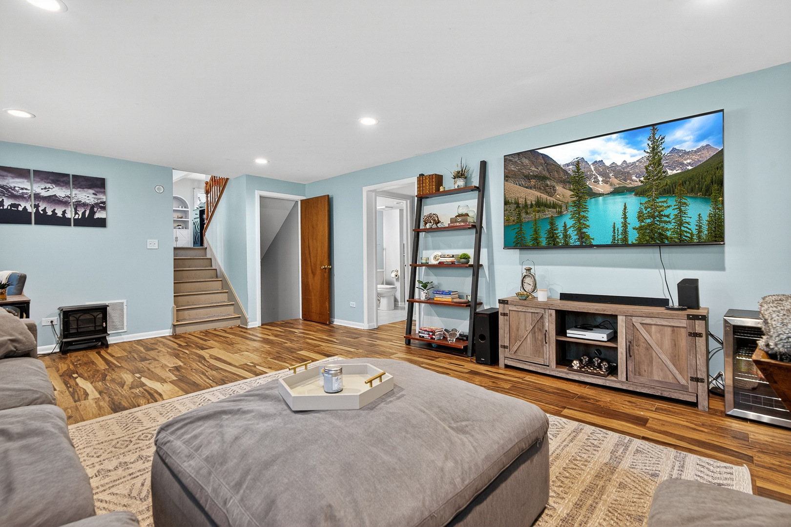 185 North Happ Road Northfield, IL 60093 - Photo 23 of 38 a bedroom with a bed and a flat screen tv