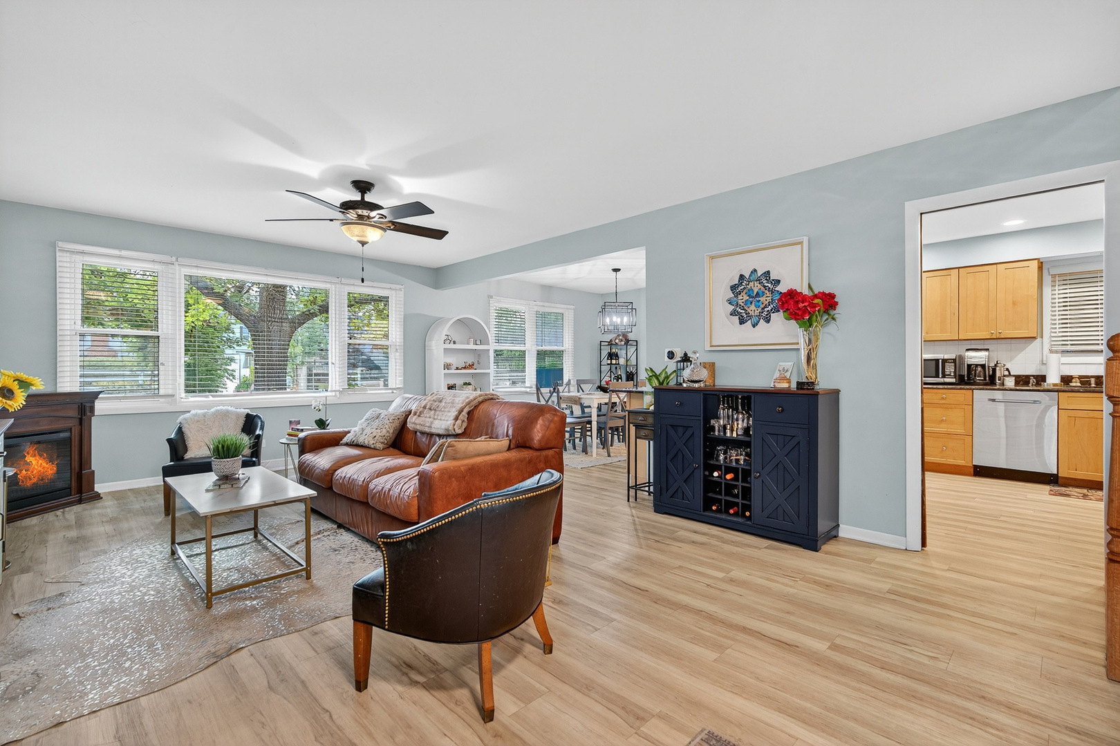 185 North Happ Road Northfield, IL 60093 - Photo 4 of 38 a living room with furniture and a wooden floor