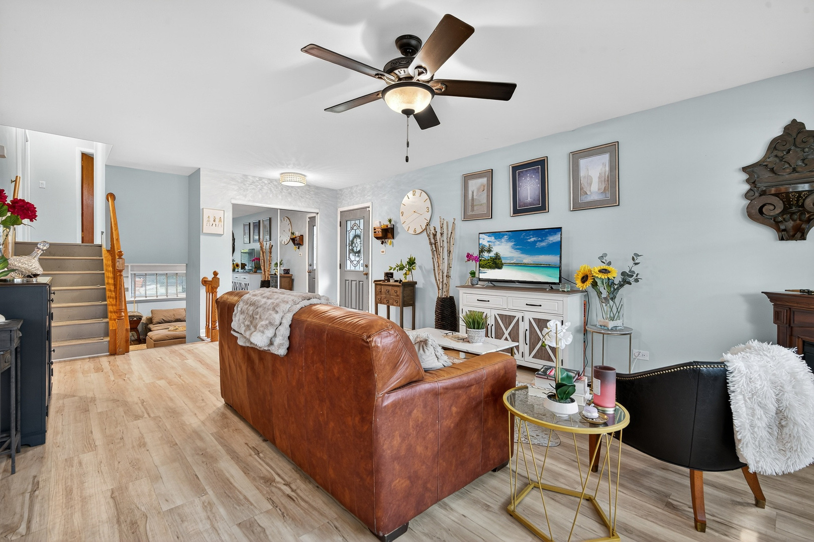 185 North Happ Road Northfield, IL 60093 - Photo 6 of 38 a living room with furniture kitchen view and a chandelier