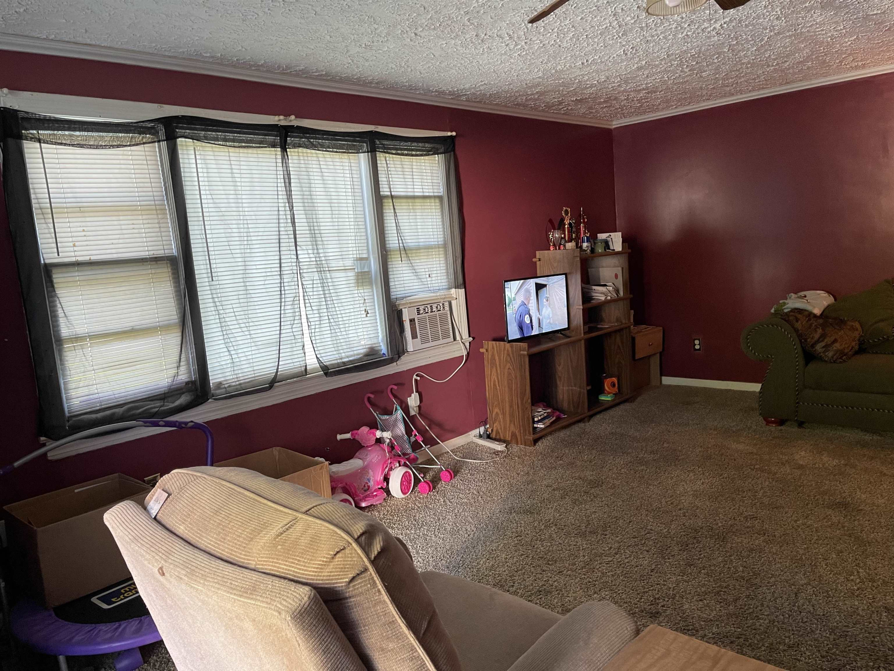 195 Old Denmark Road Jackson, TN 38301 - Photo 3 of 10 a living room with furniture