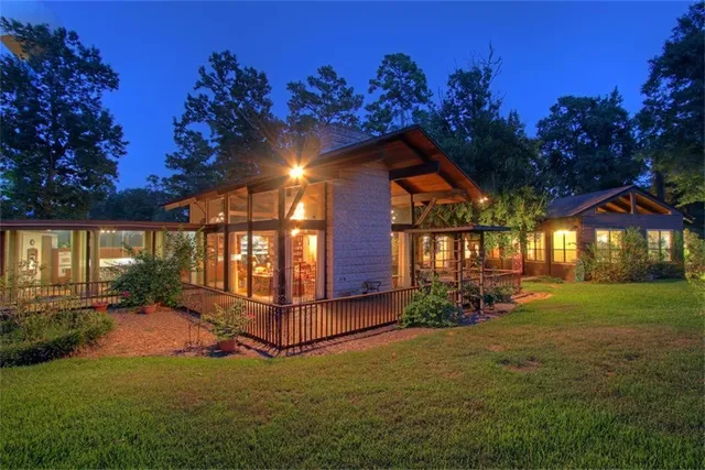 $775,000 | 146 Billandrea Lane, Conroe, TX 77304