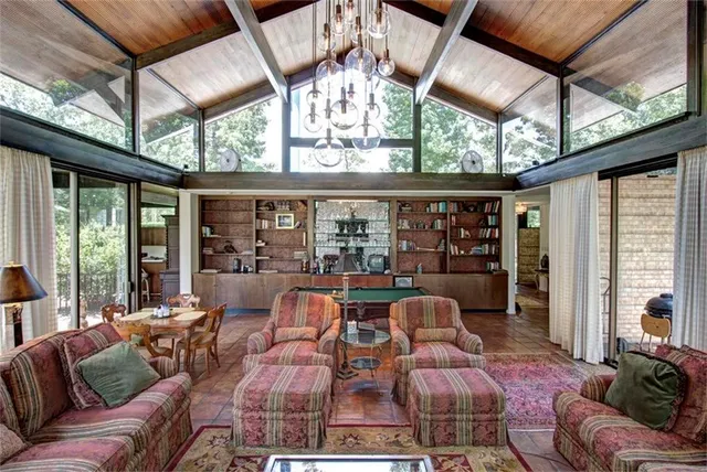 $775,000 | 146 Billandrea Lane, Conroe, TX 77304