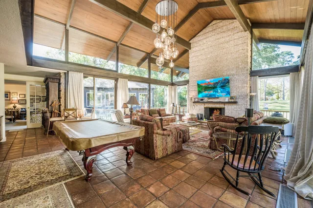 $775,000 | 146 Billandrea Lane, Conroe, TX 77304