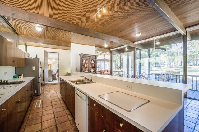 $775,000 | 146 Billandrea Lane, Conroe, TX 77304