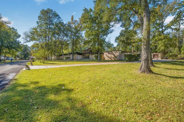 $775,000 | 146 Billandrea Lane, Conroe, TX 77304