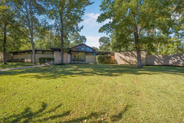 $775,000 | 146 Billandrea Lane, Conroe, TX 77304