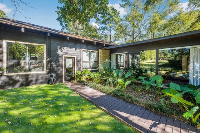 $775,000 | 146 Billandrea Lane, Conroe, TX 77304