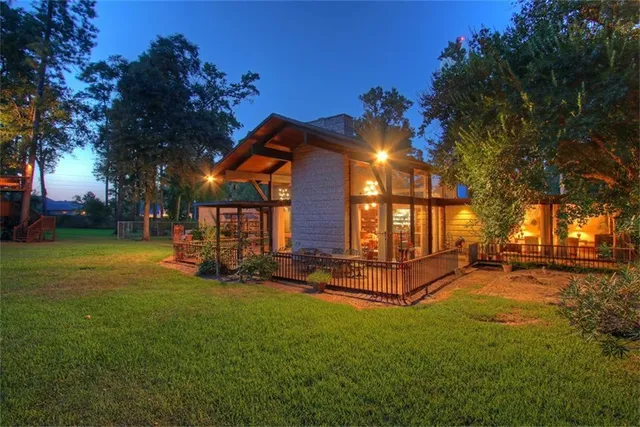 $775,000 | 146 Billandrea Lane, Conroe, TX 77304