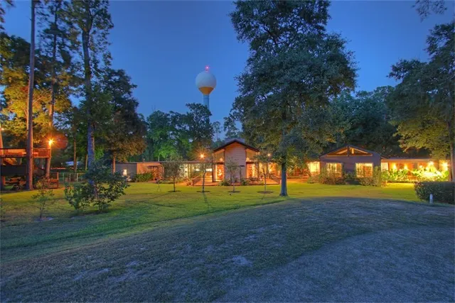 $775,000 | 146 Billandrea Lane, Conroe, TX 77304