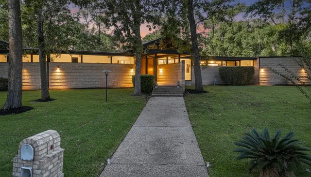 $775,000 | 146 Billandrea Lane, Conroe, TX 77304