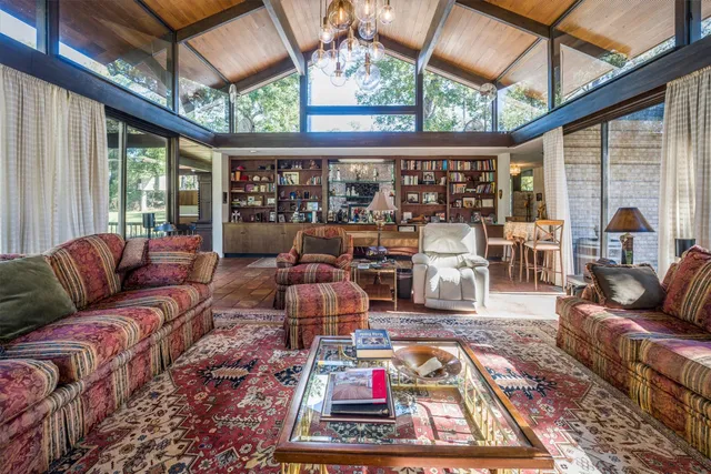 $775,000 | 146 Billandrea Lane, Conroe, TX 77304