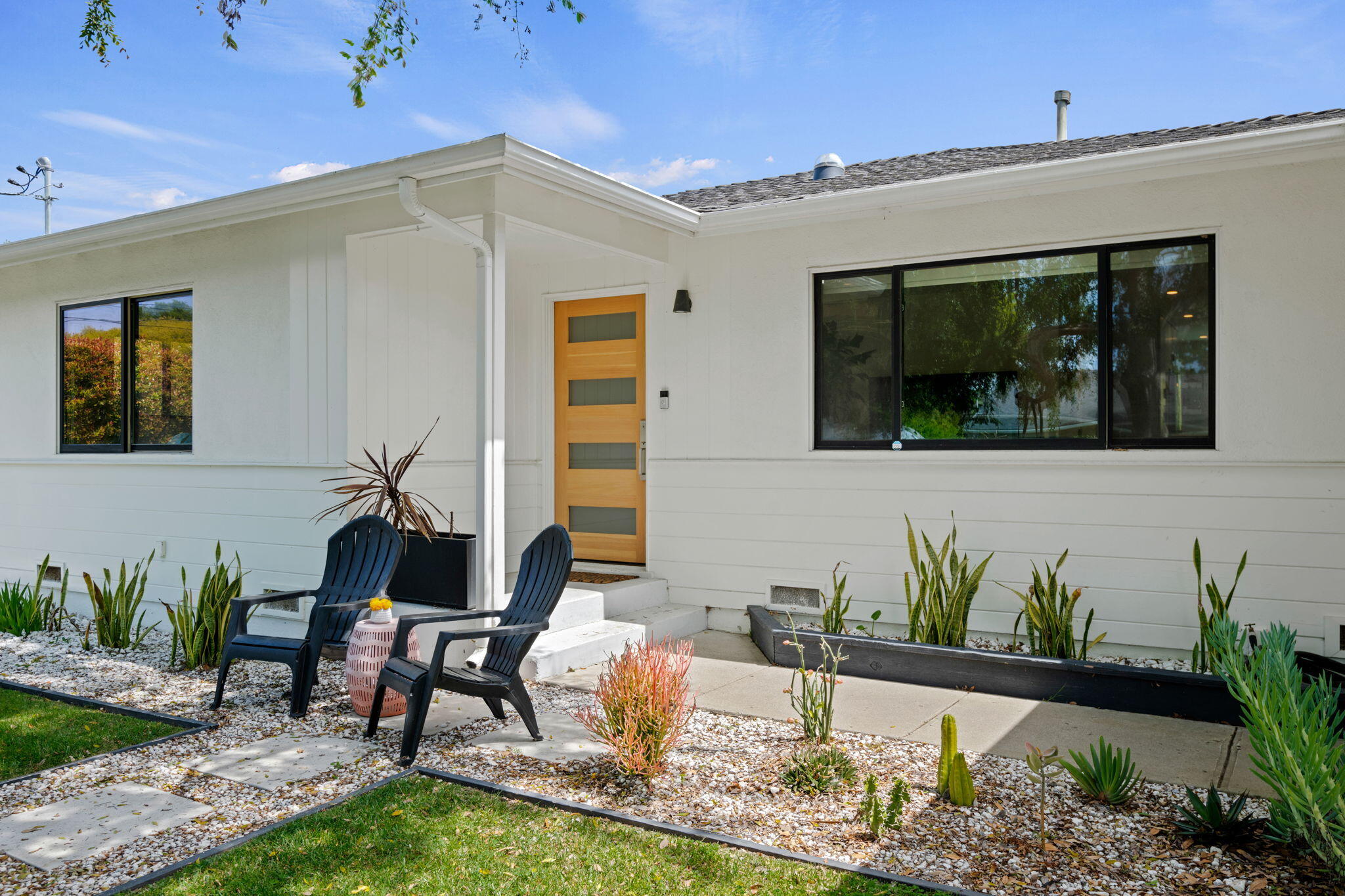 308 Cooper Road Santa Barbara, CA 93109 - Photo 4 of 29 Front Porch