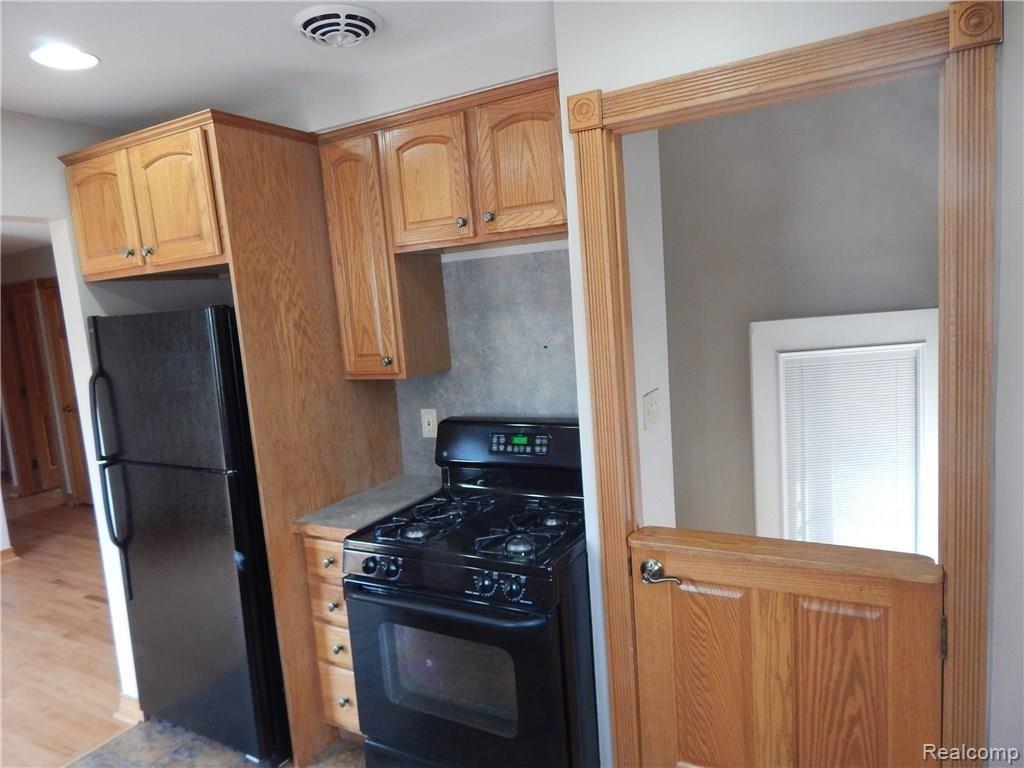 8327 Bernice Street Center Line, MI 48015 - Photo 30 of 59 DSCN4246.JPG