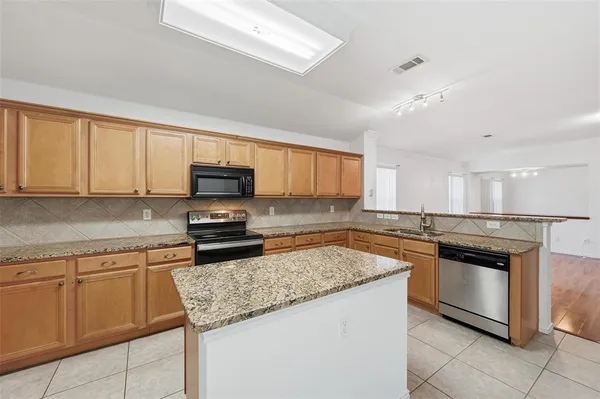 $425,000 | 309 Moonlight Drive, Euless, TX 76039