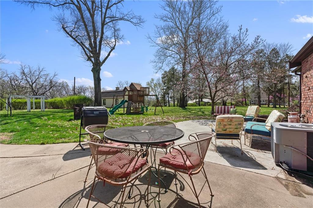 8 Orchard Place Excelsior Springs, MO 64024 - Photo 14 of 87