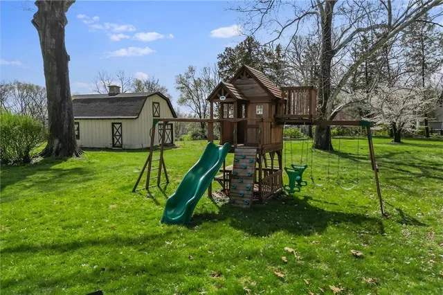 $857,500 | 8 Orchard Place, Excelsior Springs, MO 64024