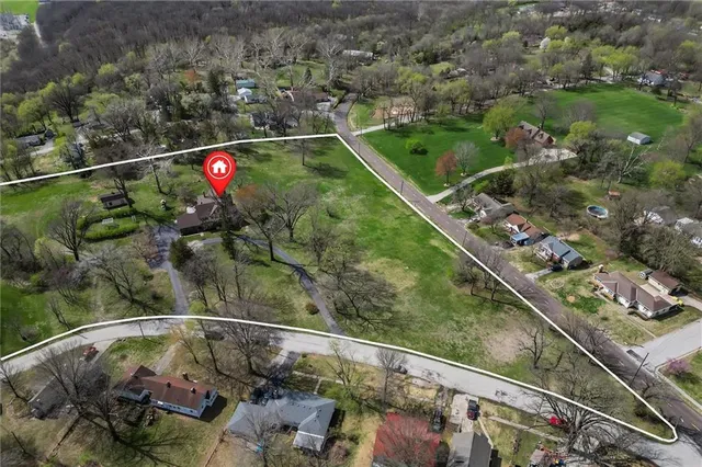 $857,500 | 8 Orchard Place, Excelsior Springs, MO 64024