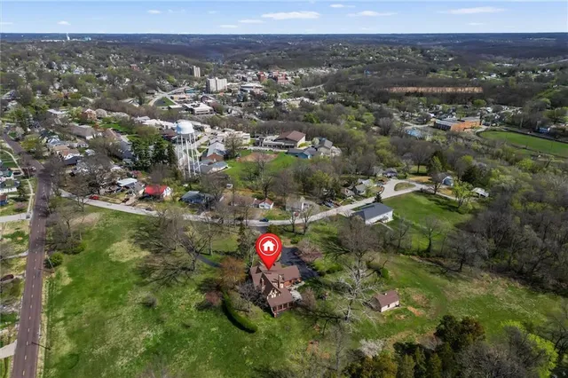 $857,500 | 8 Orchard Place, Excelsior Springs, MO 64024