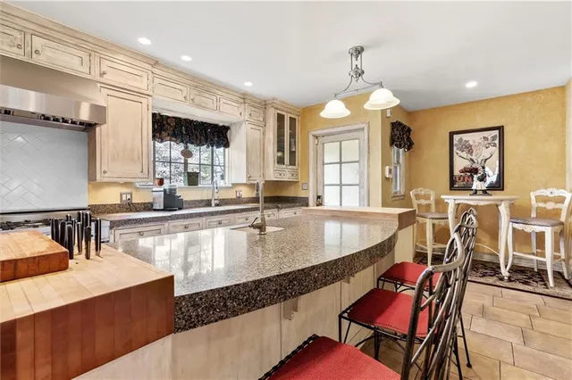 $857,500 | 8 Orchard Place, Excelsior Springs, MO 64024