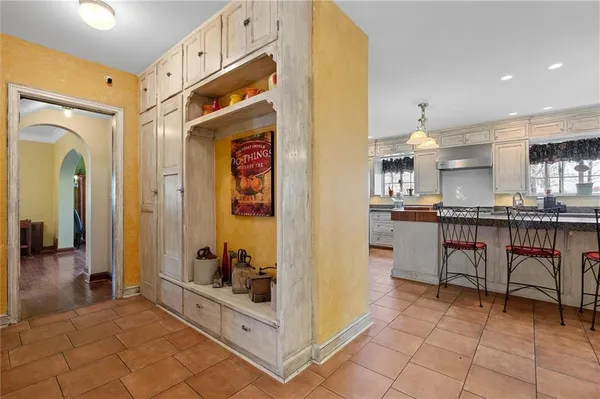 $799,900 | 8 Orchard Place, Excelsior Springs, MO 64024