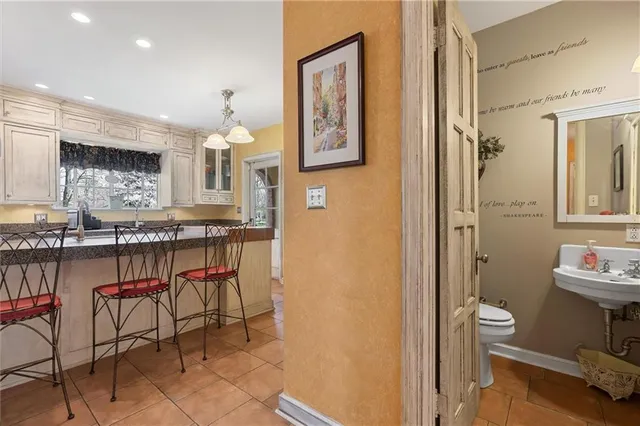 $857,500 | 8 Orchard Place, Excelsior Springs, MO 64024