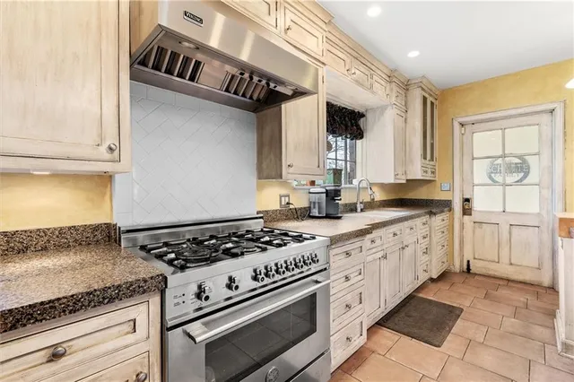 $857,500 | 8 Orchard Place, Excelsior Springs, MO 64024