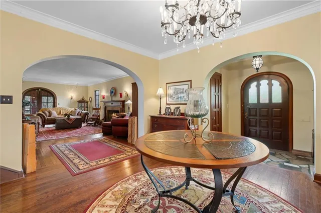 $857,500 | 8 Orchard Place, Excelsior Springs, MO 64024